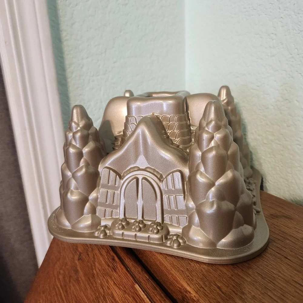 Nordic Ware Hansel & Gretel Bundt Cake Pan Mold Gingerbread‎ Castle Cottage